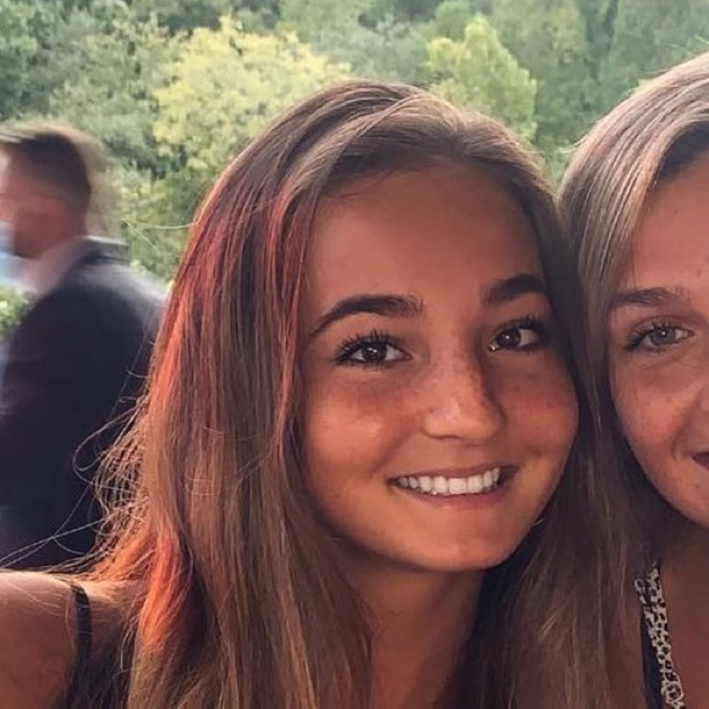 Meet your Posher, Cassandra